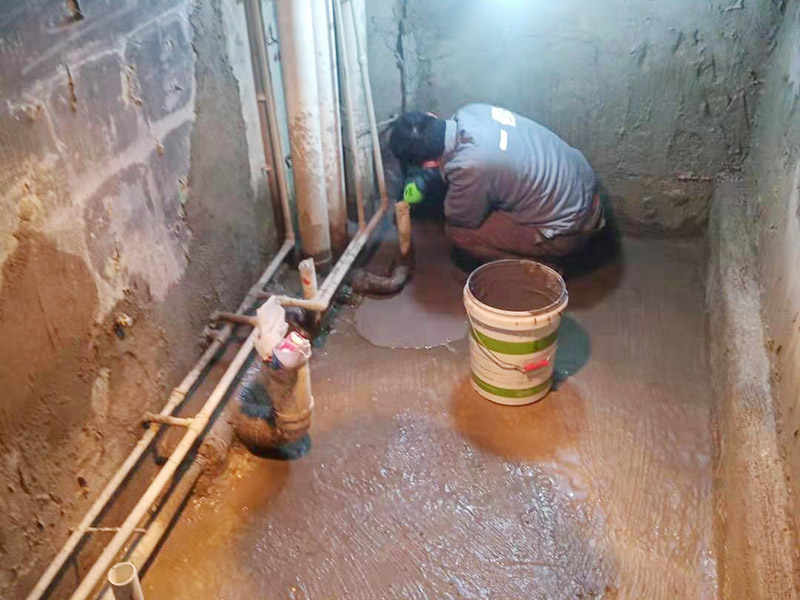 新裝的房子地板漏水，地板漏水怎么解決