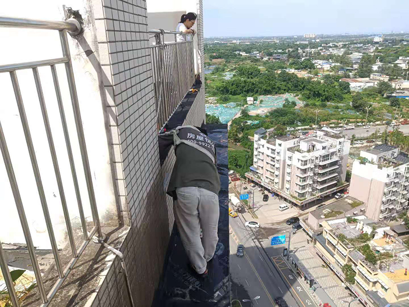 陽臺沒做防水漏水到樓下怎么維修